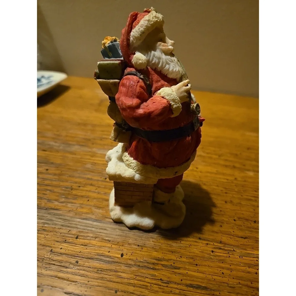 The‎ International Santa Claus Collection Santa Figurine